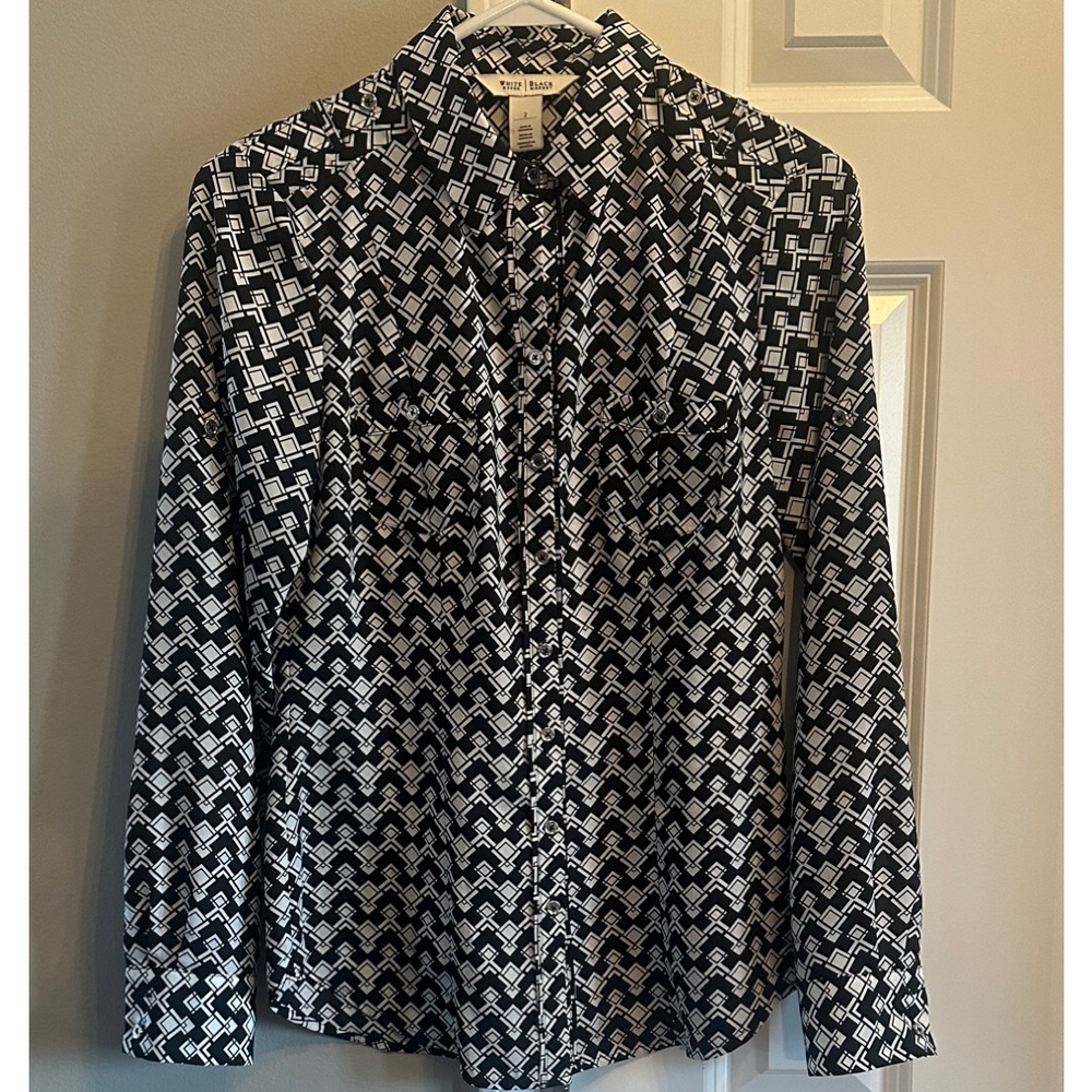 White House Black Market Black and White Geometric Button-Down Blouse Top